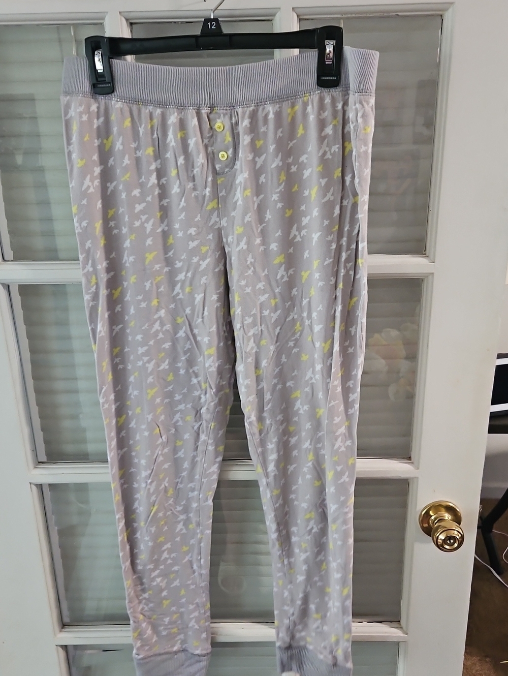 ❤️ Light Gray Bird-Print Lounge Pants with Yellow Accents. Sz Large